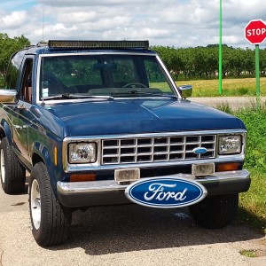1FMCU12T8JUD61190 FORD Bronco II VIN